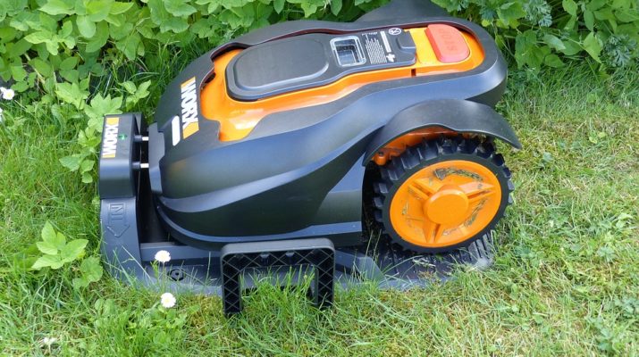 cordless lawnmower
