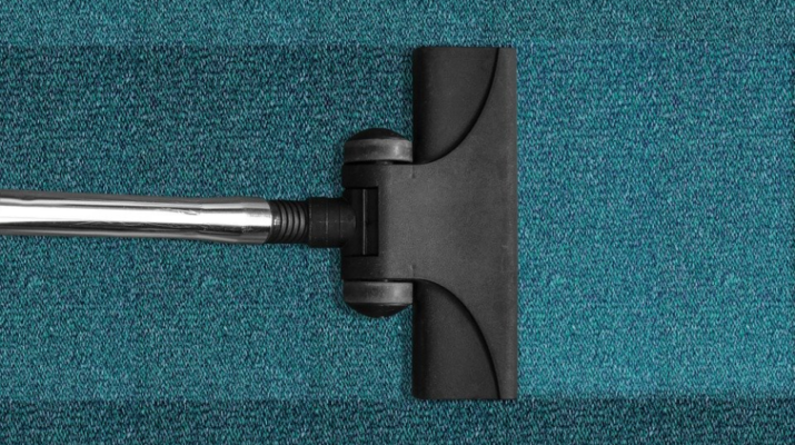 a vacuum cleaner used for cleaning carpet